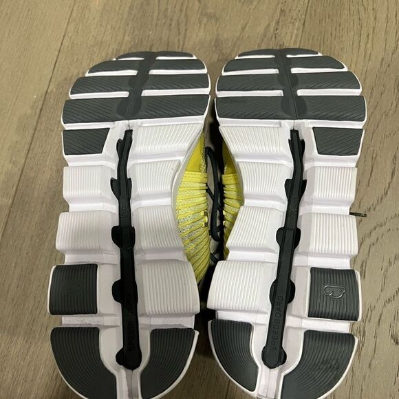 ON Men’s Cloudswift Sneaker Size US 11